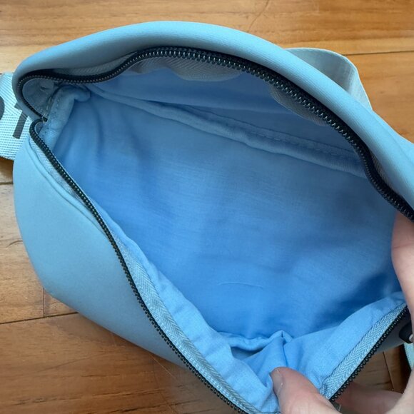 Women PelotonNeoprene Belt Bag Fanny Pack Bag Athletic Light Blue One Size - Picture 4 of 7
